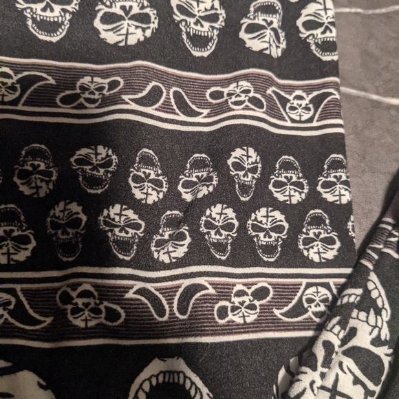 ☃️ J Village, Women's Skull Patterned Leggings, One Size - Picture 6 of 6